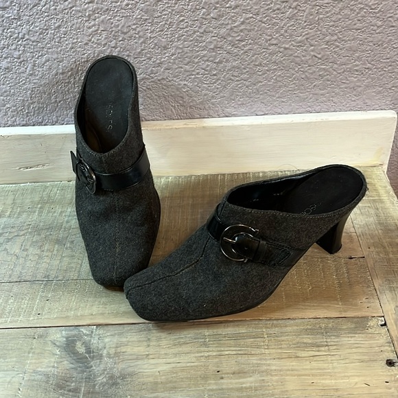 Aerosoles CInfluence  7.5M  gray Felt Metal buckle Detail Mule Heels Square toe - Picture 1 of 12